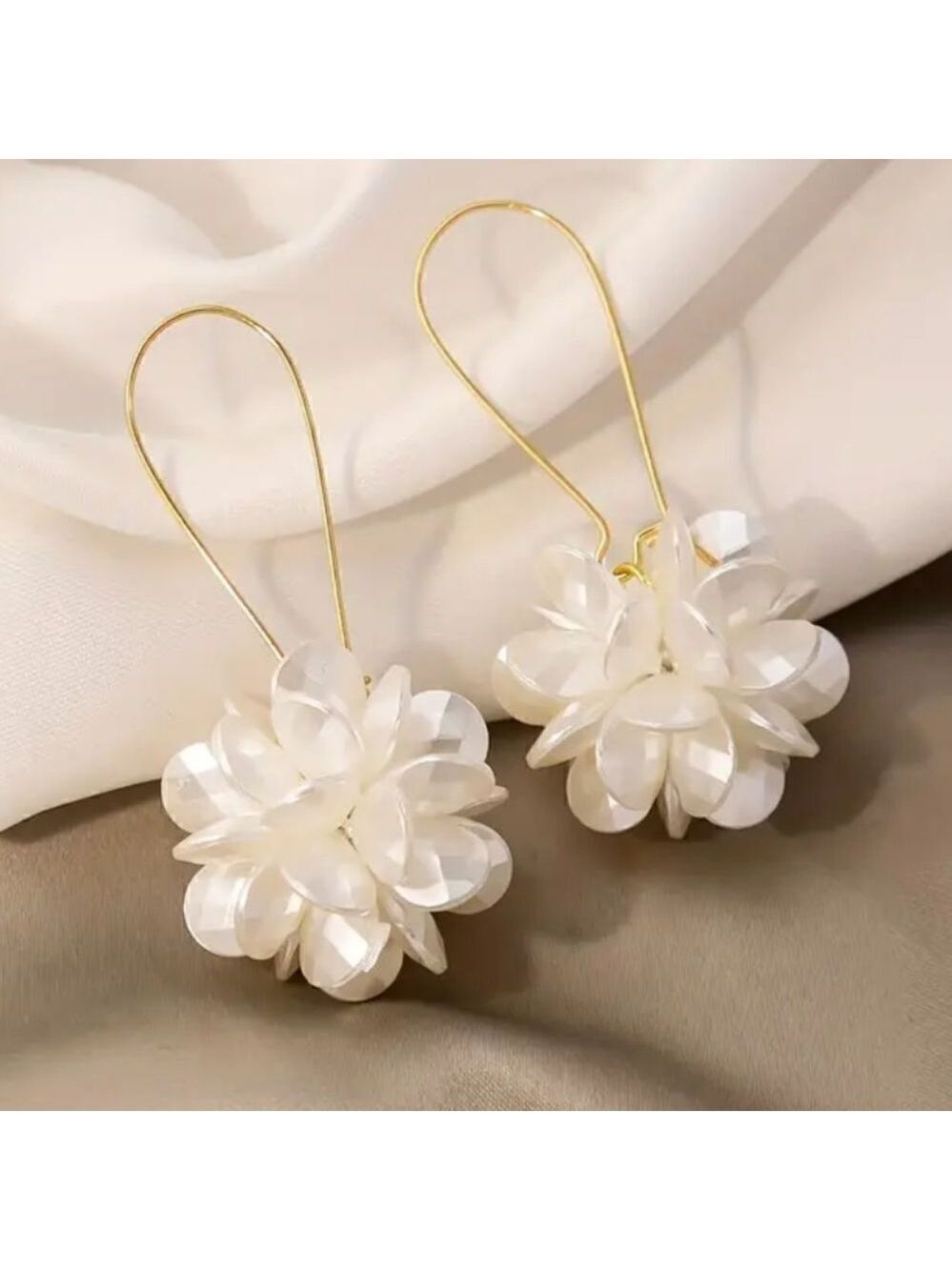 3D Floral Earrings White Big Flowers Gold Plated Dangle Earrings - Picture 6 of 9